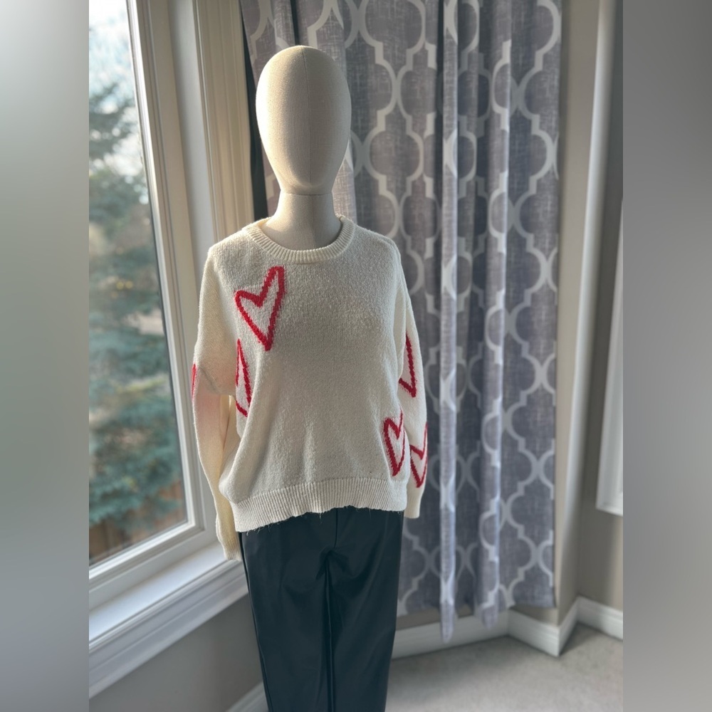 Small Euc Elan White Sweater with Pink Heart Accents